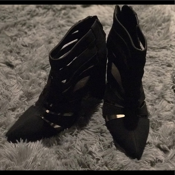 Fabulous Sexy Black Heels - Picture 2 of 2